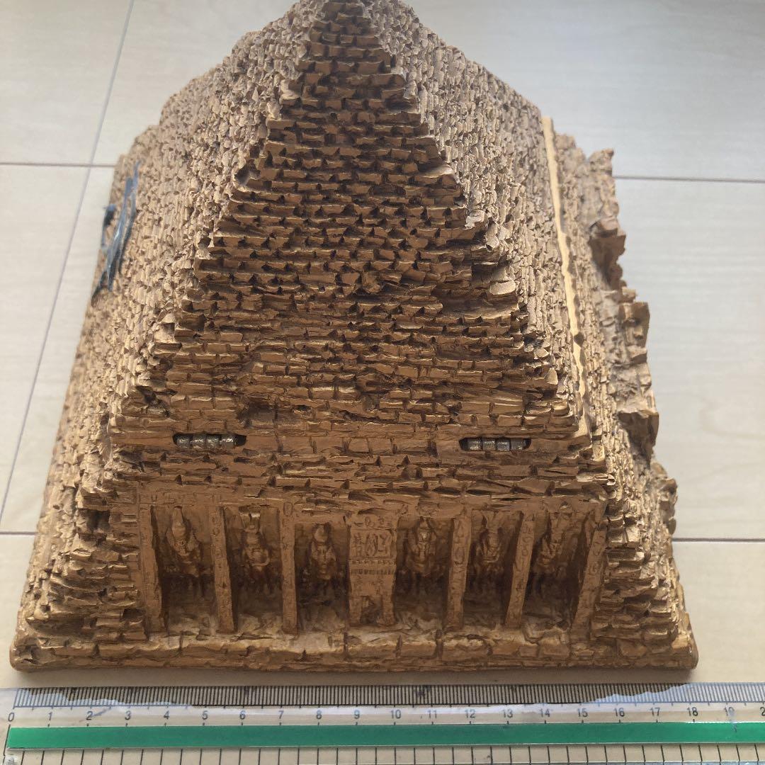 ピラミッド型置物（小物入れ）重量1・3キログラム