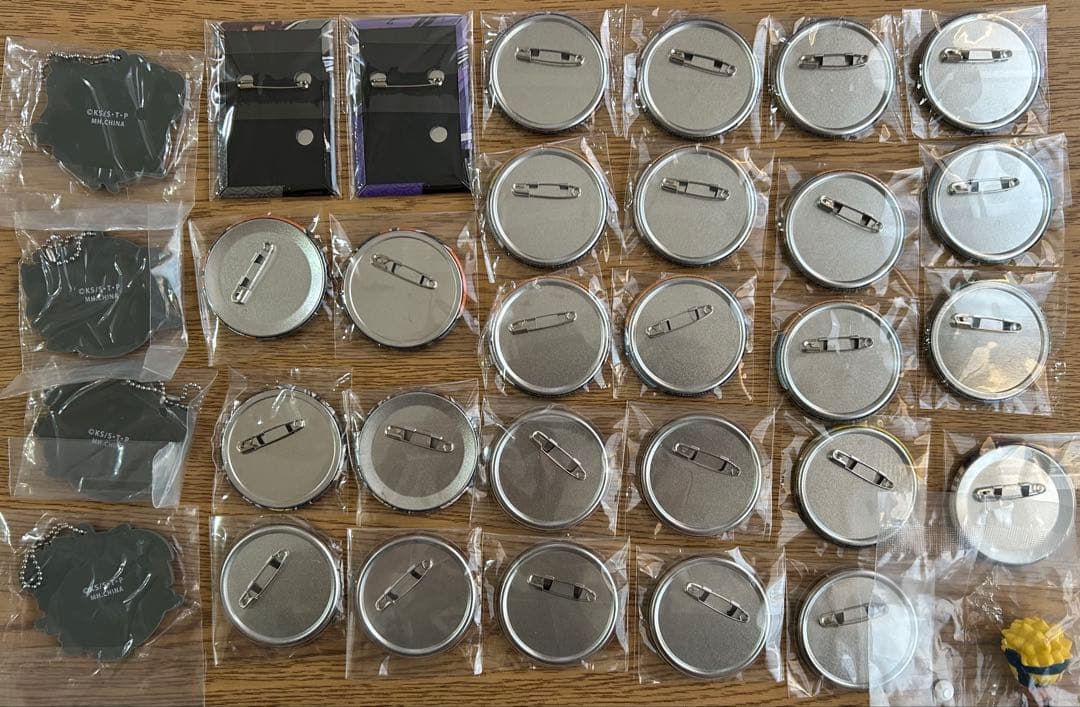 NARUTO ナルト 疾風伝 金バッジ　メモリー缶バッジ　ラバマスセット