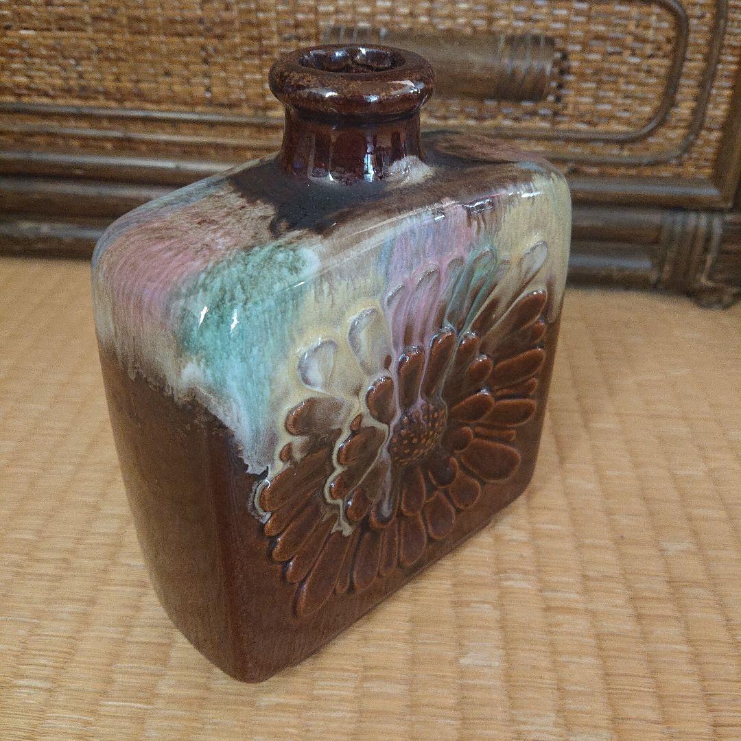 花の彫刻付き陶器ボトル古道具骨董