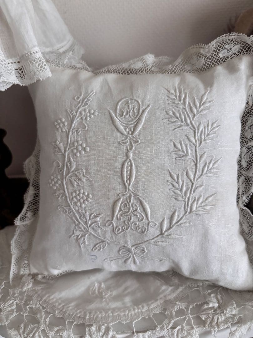 ❤︎希少アンティーク素材リメイク　小さなクッション　フランスアンティーク
