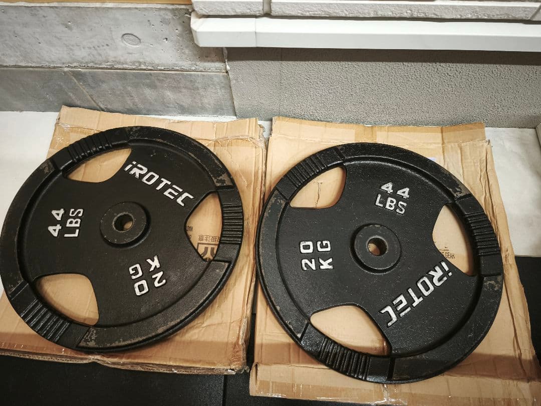 iROTEC ダンベルプレート 20kg 2枚 中古です。