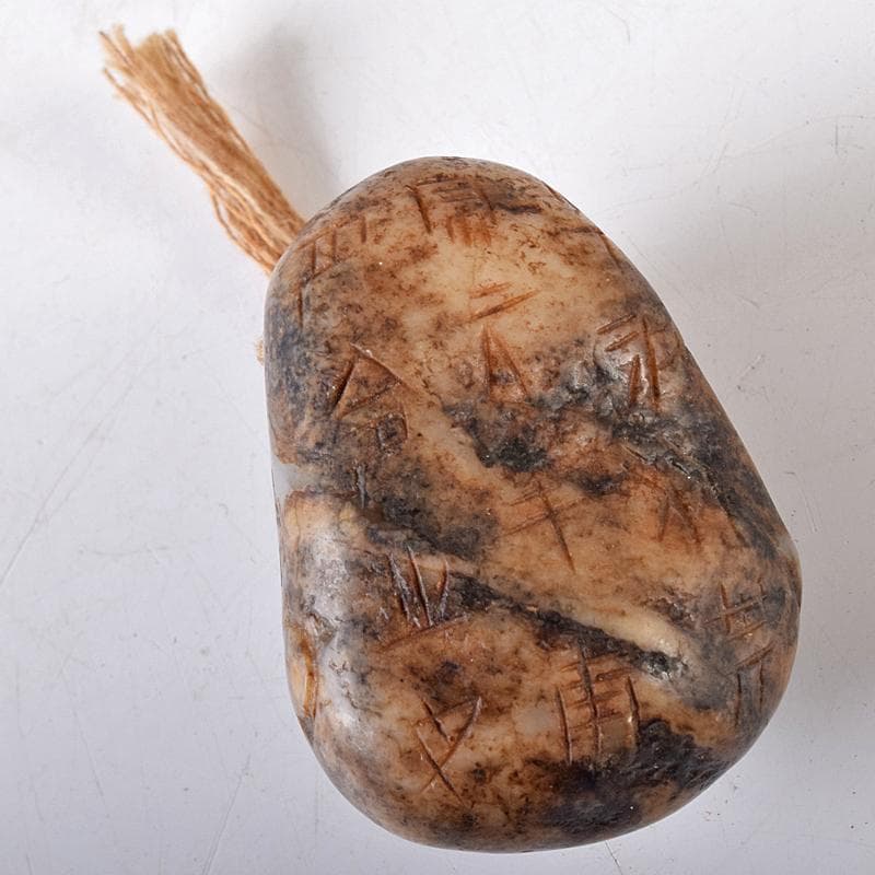 中国　玉石彫刻　漢詩刻　根付　紙鎮　置物　C　8331E