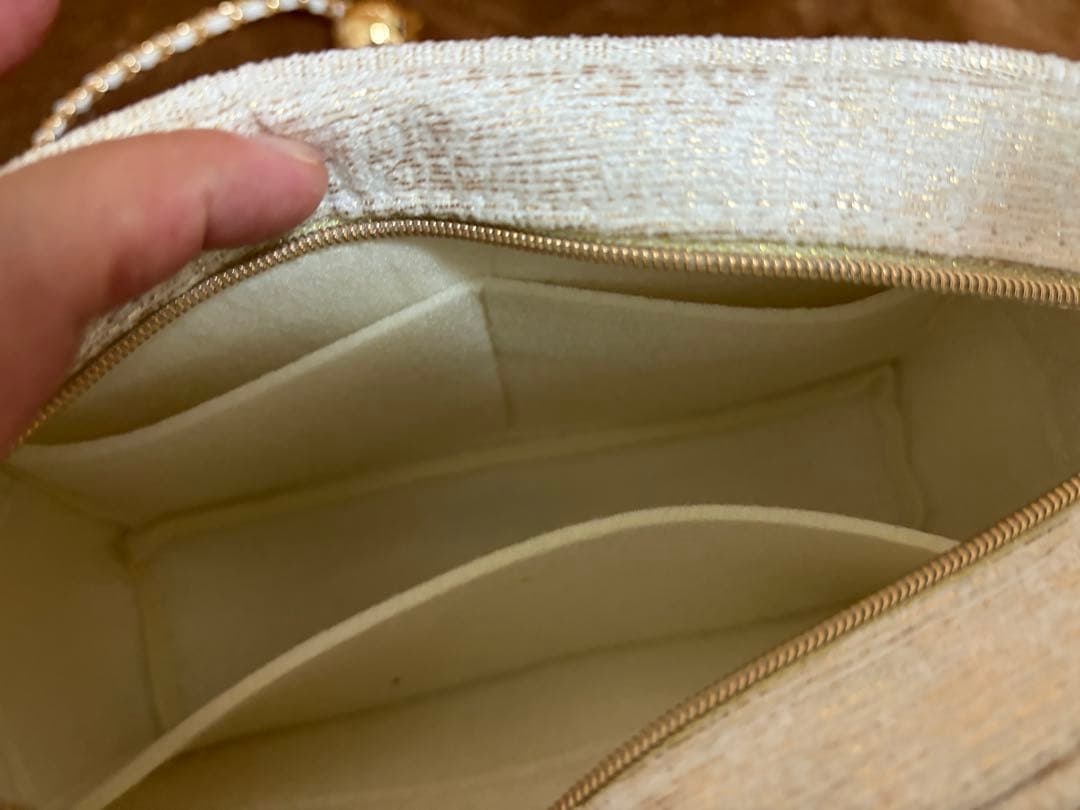 CHANELシャネル ショルダーバッグ チェーンバック　ノベルティ　白