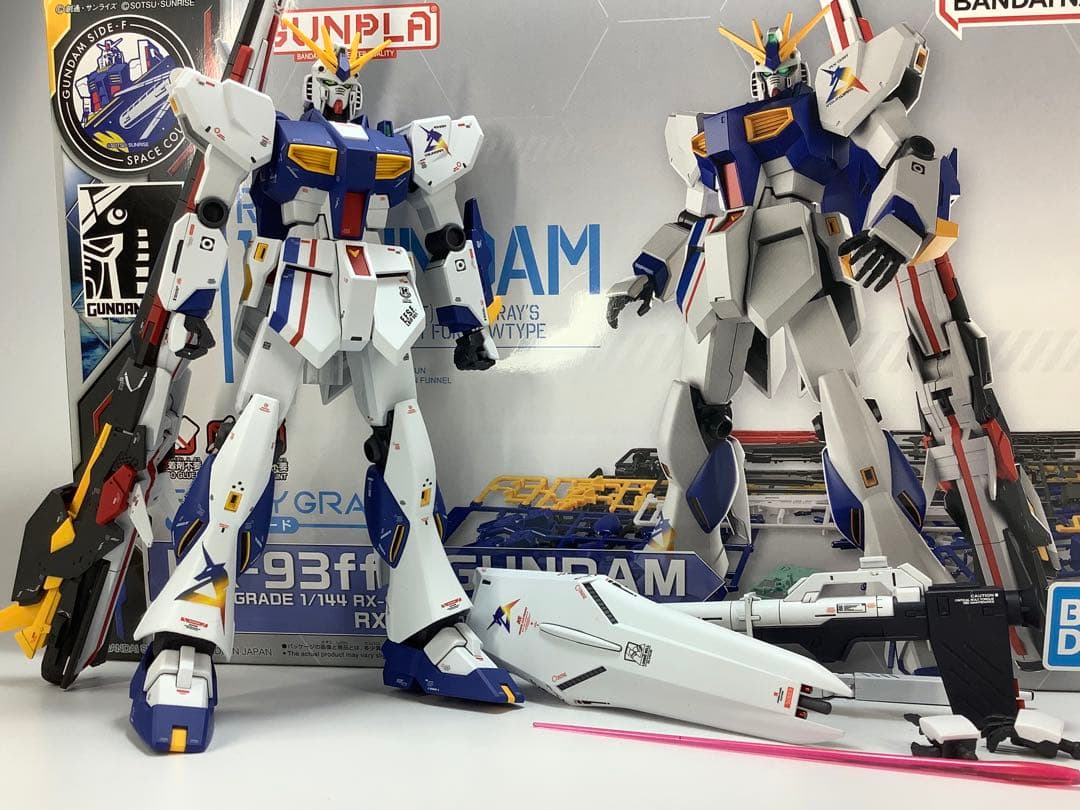 ガンダムベース限定 EG RX-93ff νガンダムの塗装済完成品