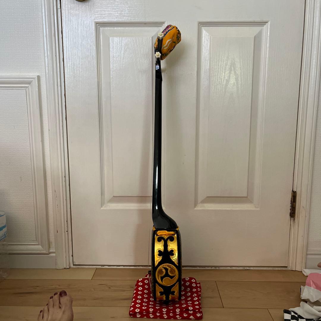 三味線本体 黒と金の装飾