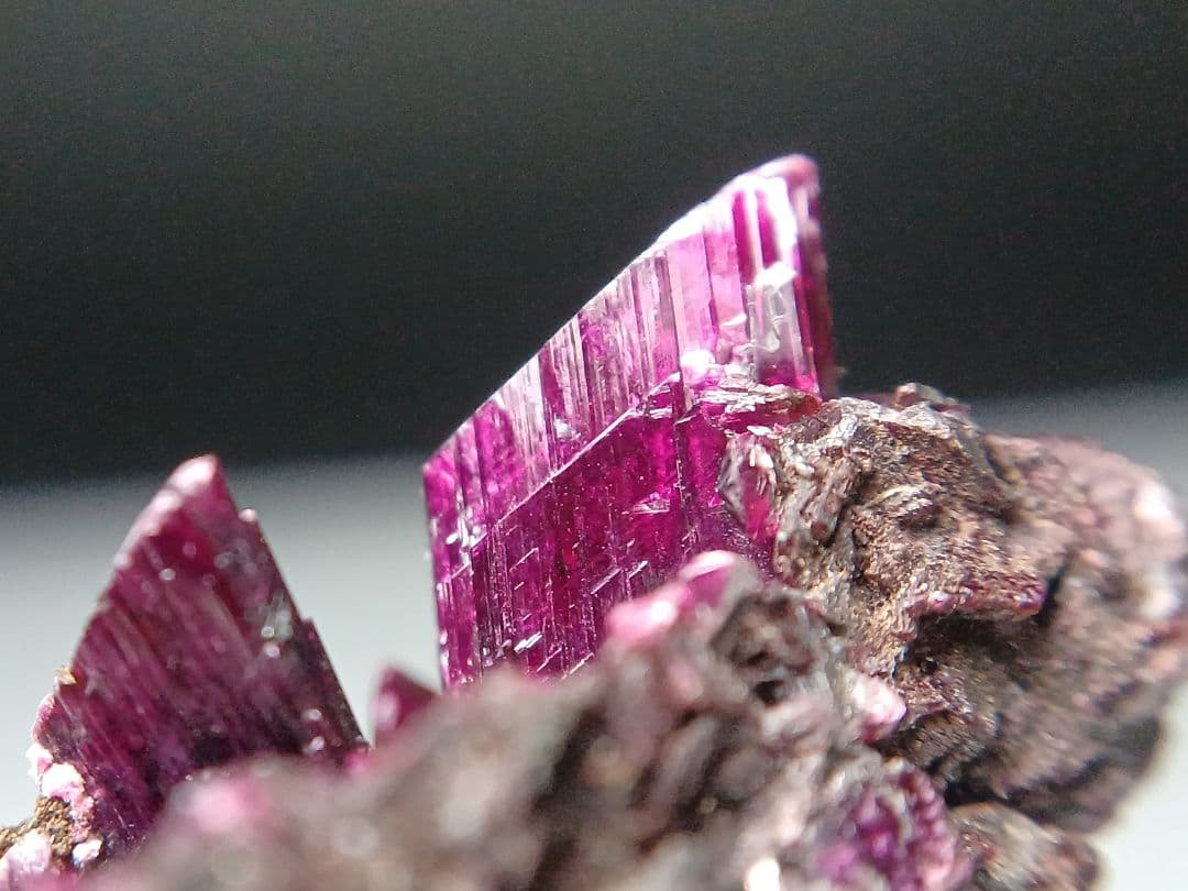 だいき　エリスライト　原石　コバルト華　鉱物標本