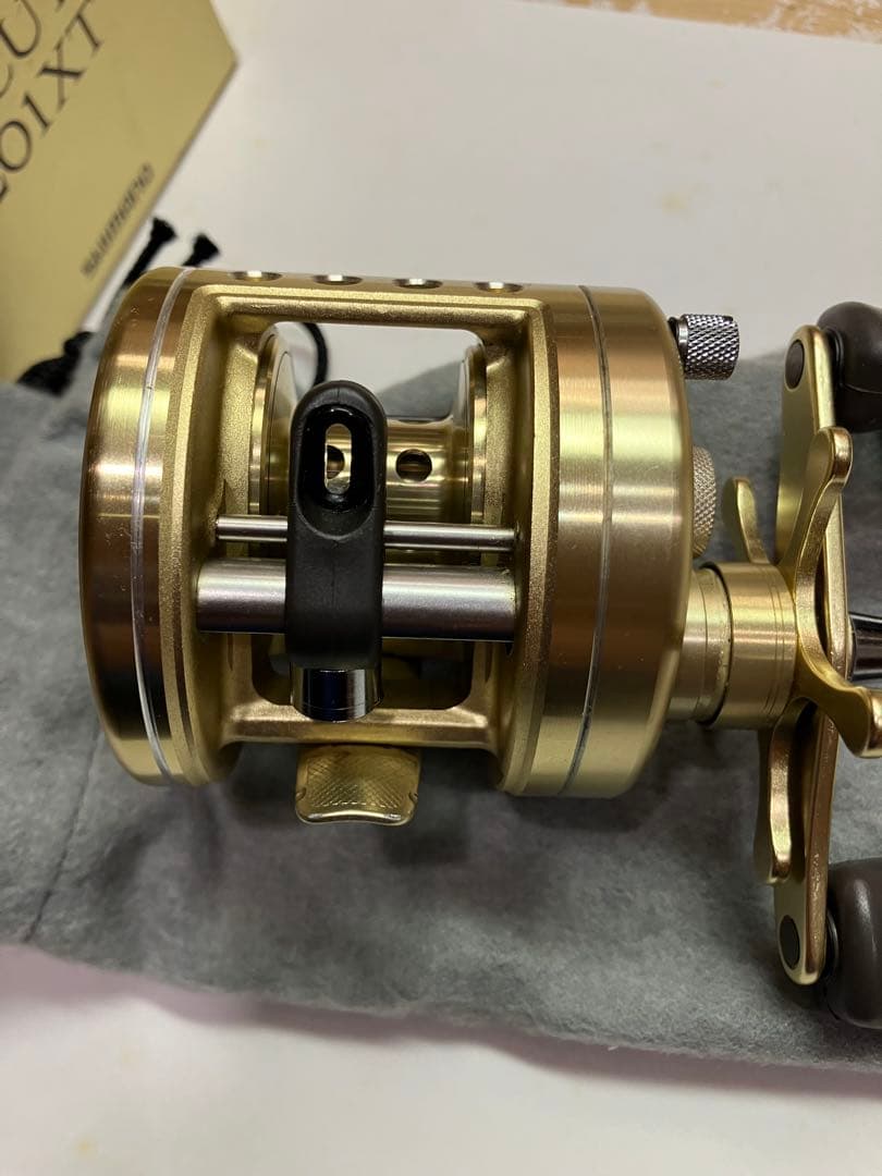 古いシマノカルカッタ 201XT 美品SHIMANO CALCUTTA メガバス