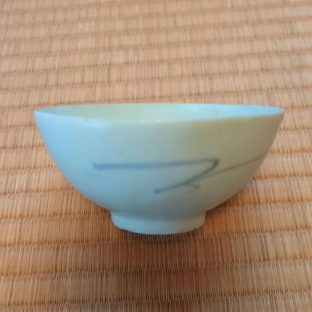 淡い青色の陶器茶碗　おわん　直径約10cm　初期伊万里　骨董　古美術