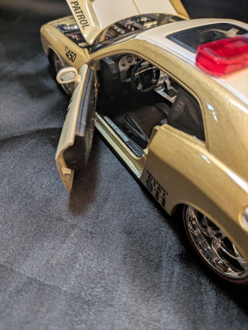 MAISTO　ダッジ　チャレンジャー　ハイウェイパトロール　パトカー　1/24