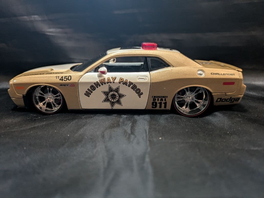 MAISTO　ダッジ　チャレンジャー　ハイウェイパトロール　パトカー　1/24