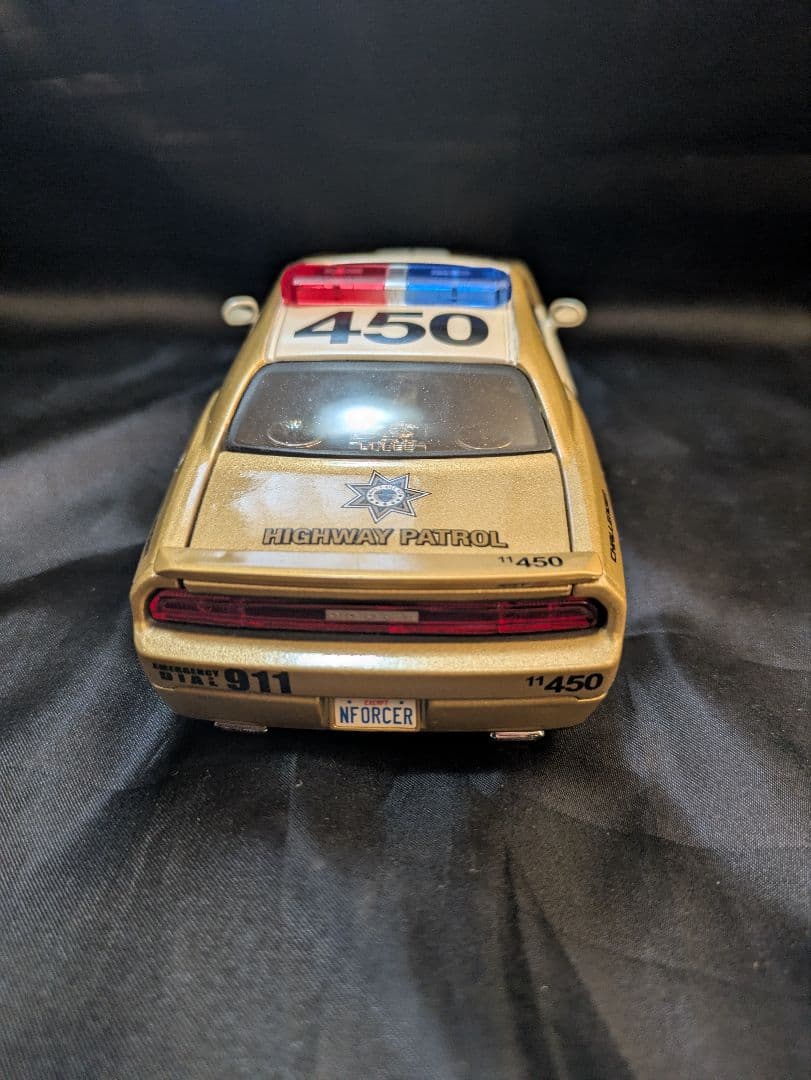 MAISTO　ダッジ　チャレンジャー　ハイウェイパトロール　パトカー　1/24