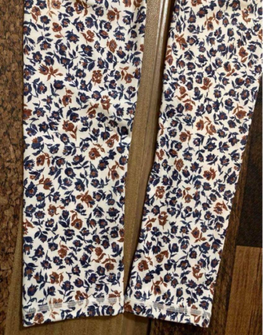 極美　emmi yoga エミヨガ　ヨガウェア　大人上品フラワーM