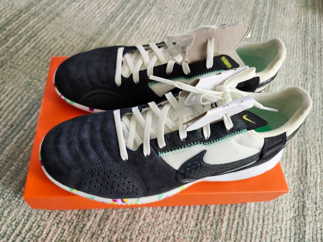 ★米粒★Nike フットサルシューズ　ストリートガト