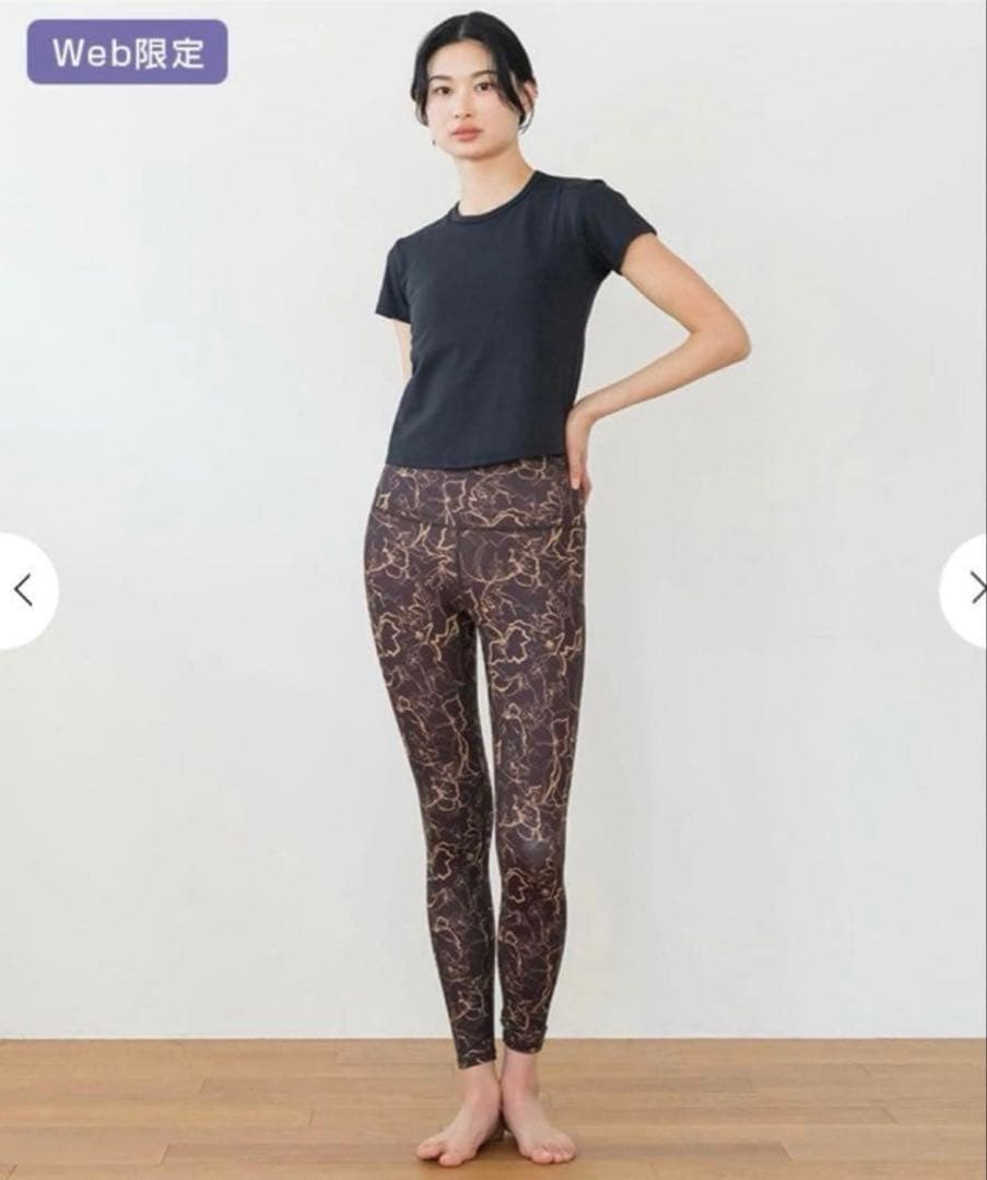 2/22までの価格【新品】SUKALA カップ付きTee&レギンスセットアップ