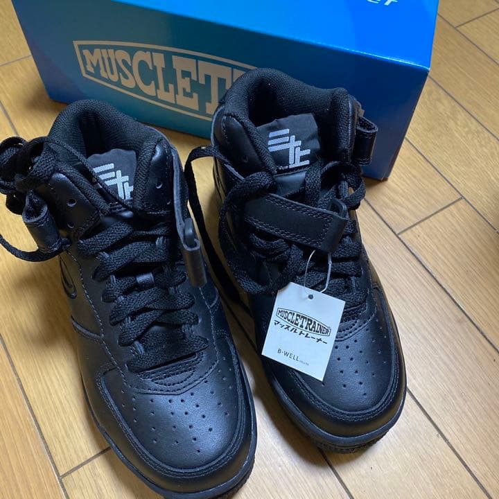 マッスルトレーナー　ウォーキングシューズ22.5センチ　女性