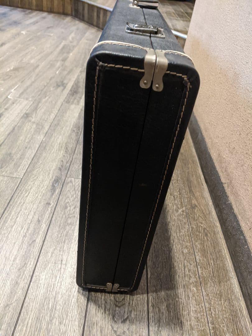 MAVIS メイビス ストラトキャスター、ハードケース付き！