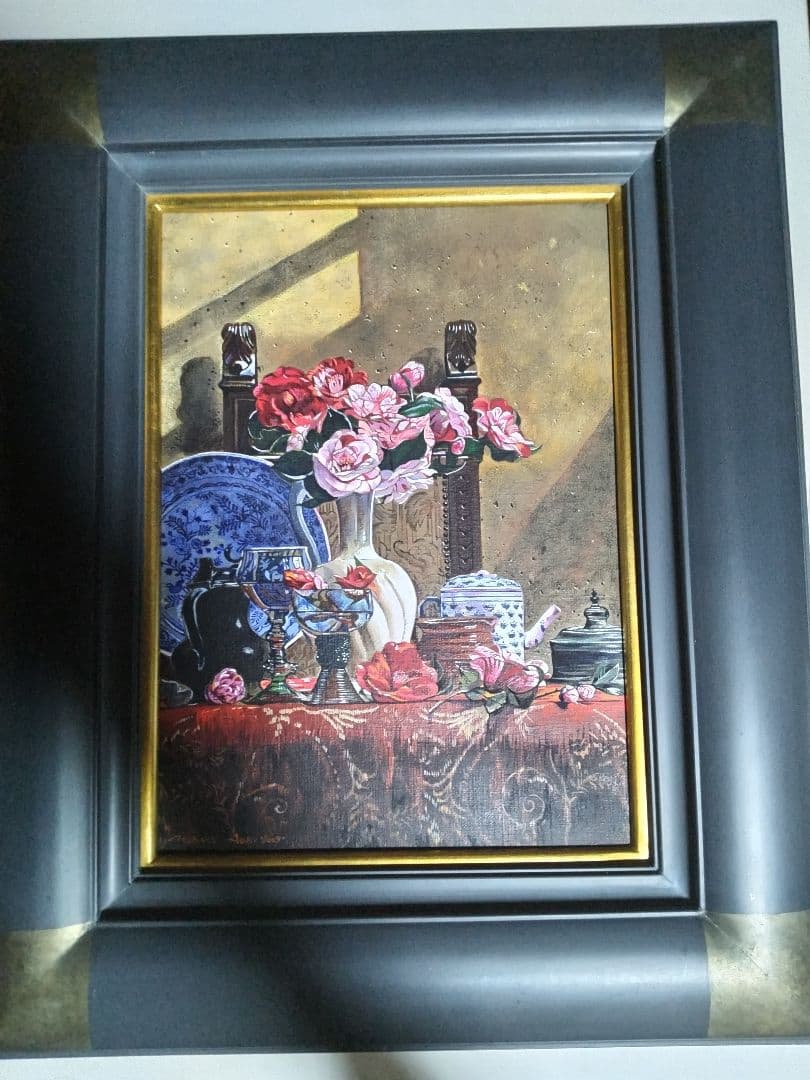 青木敏郎、絵画、油彩4号、椿・レーマ杯・染付皿、新品高級額縁、肉筆保証。