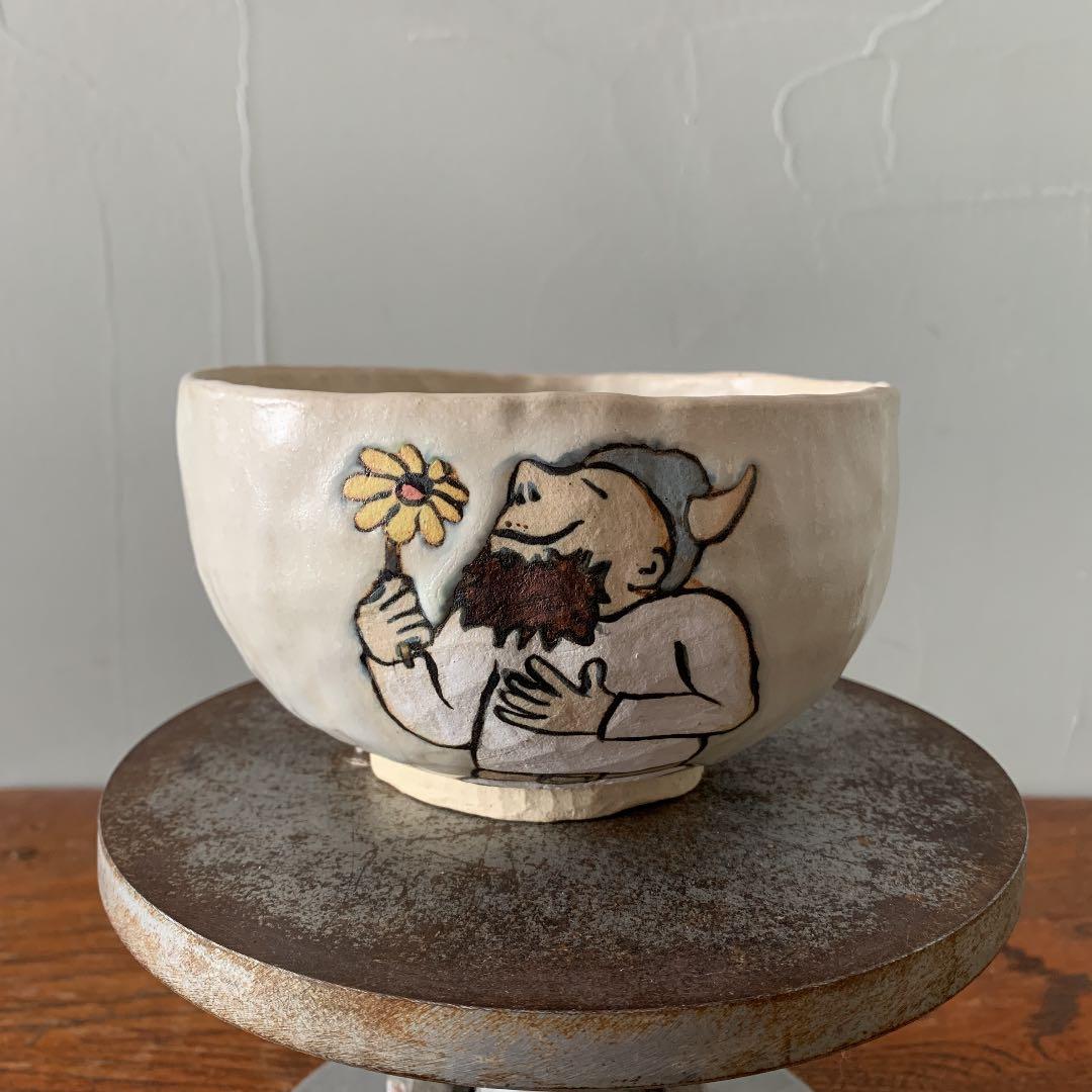 妻の作った　北欧風の犬神家　朝霧に浮かぶスケキヨ・イヌガミと斧琴菊の抹茶茶碗