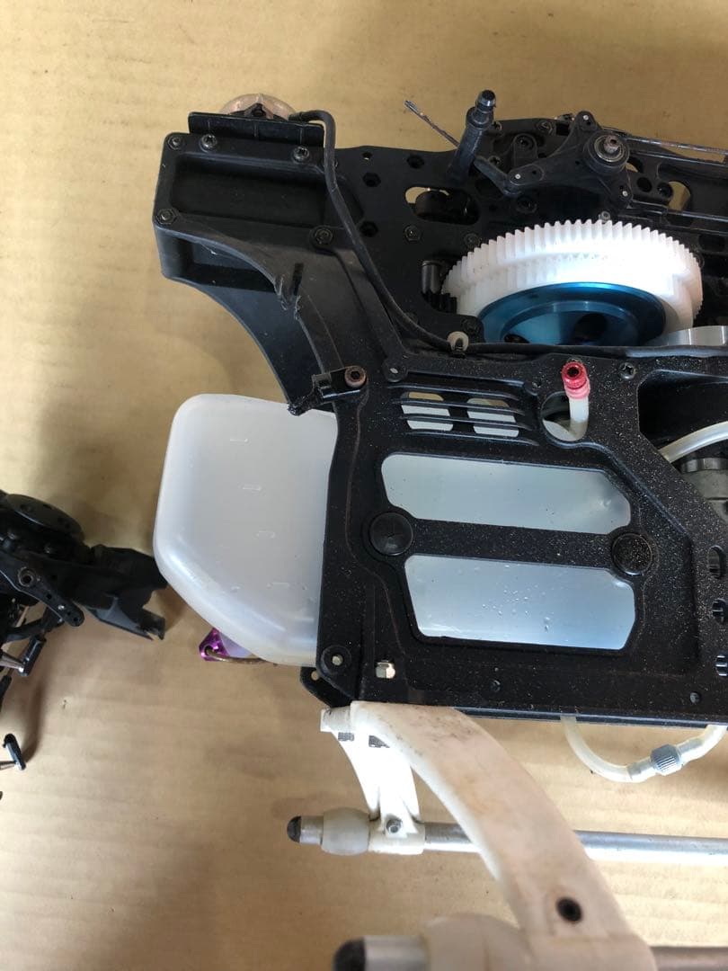 ヒロボー　ラジコンヘリコプター　エンジン