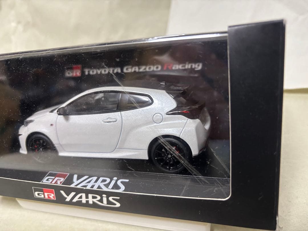 GRヤリス前期　ミニカー　プラチナホワイトパールマイカ　ケース付き