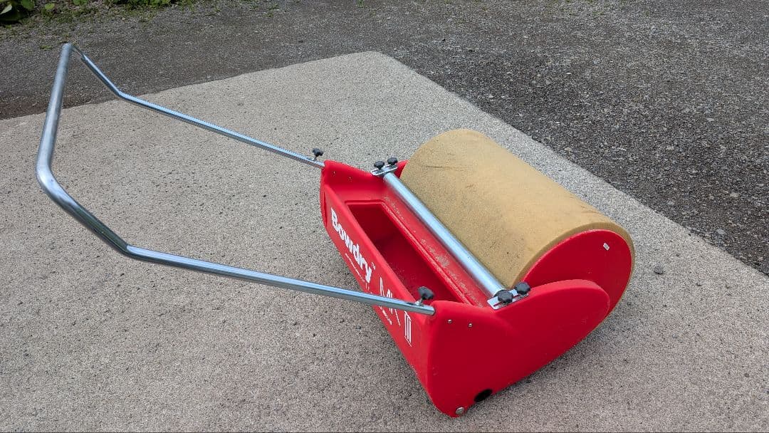 グラウンドの水たまりを排水！【除水ローラー】