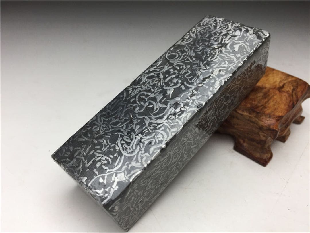 ☆ 希少 鉄隕石・ムオニオナルスタ 隕石ブロック　　磁石に付く コーティング済！