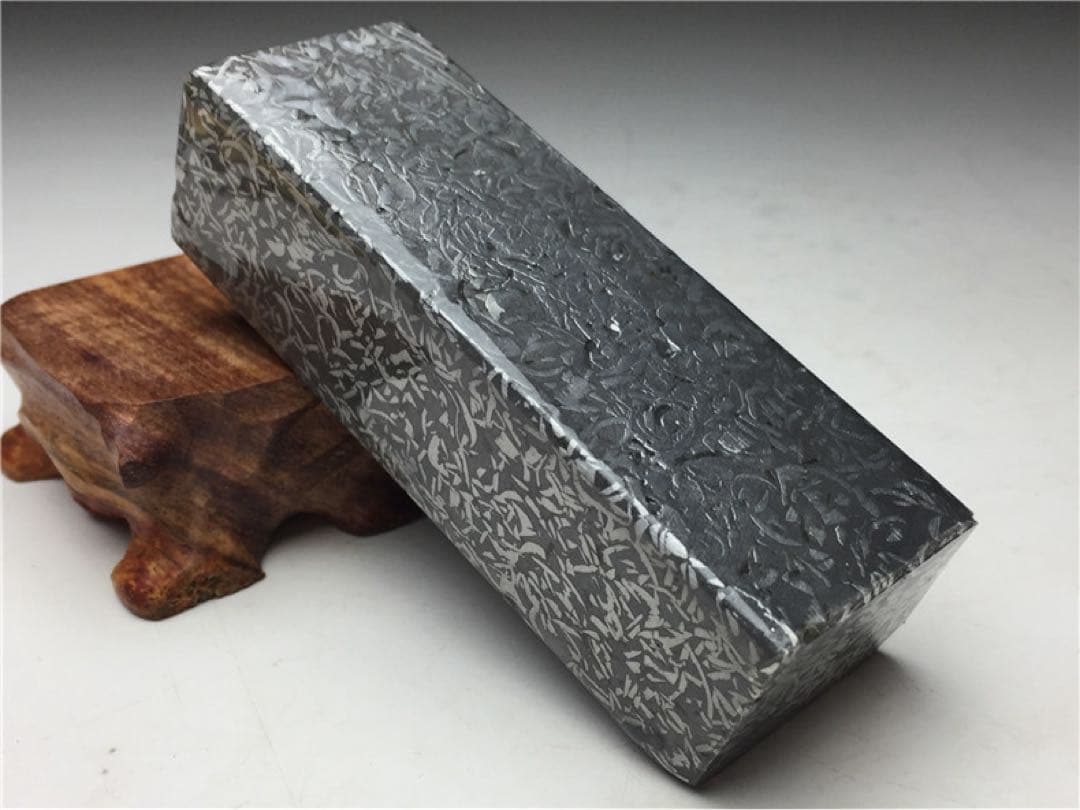 ☆ 希少 鉄隕石・ムオニオナルスタ 隕石ブロック　　磁石に付く コーティング済！