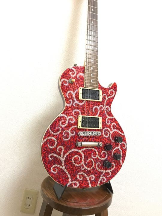 ステージ映え！視線を集める、ミックスカラーデコレーションギター