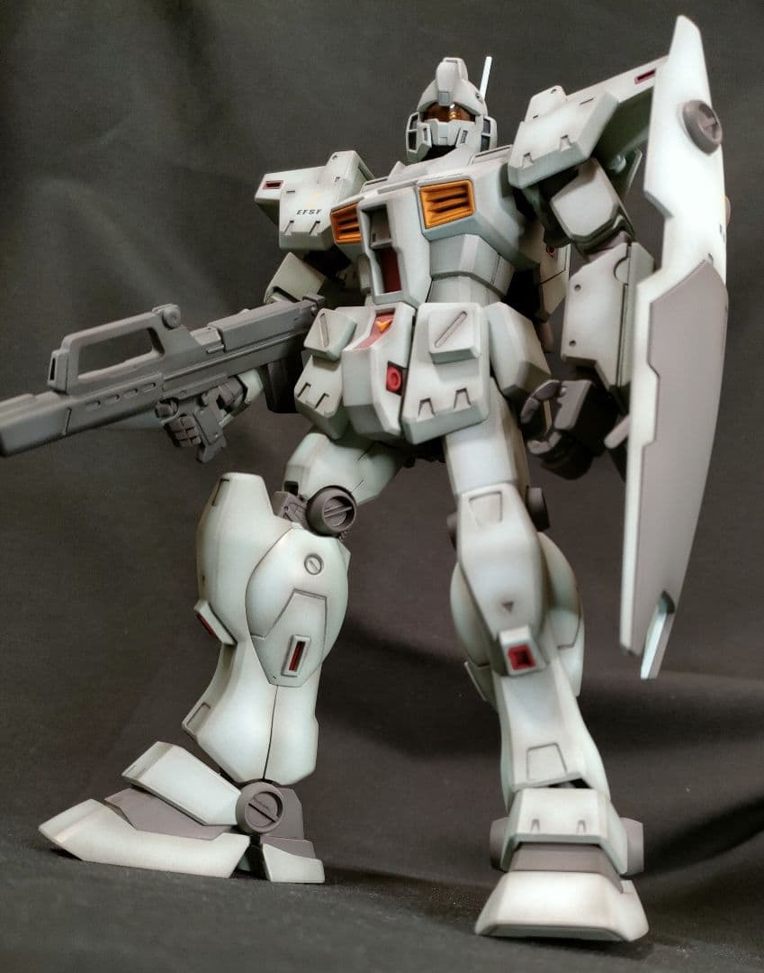 ガンプラ 塗装済 完成品 MG 1/100 RGM-79N ジムカスタム