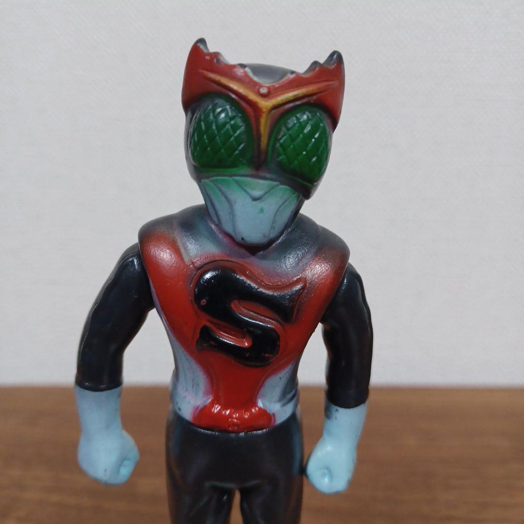 無版権　パチもの　「仮面ライダーストロンガー」風のソフ ビフィギュア