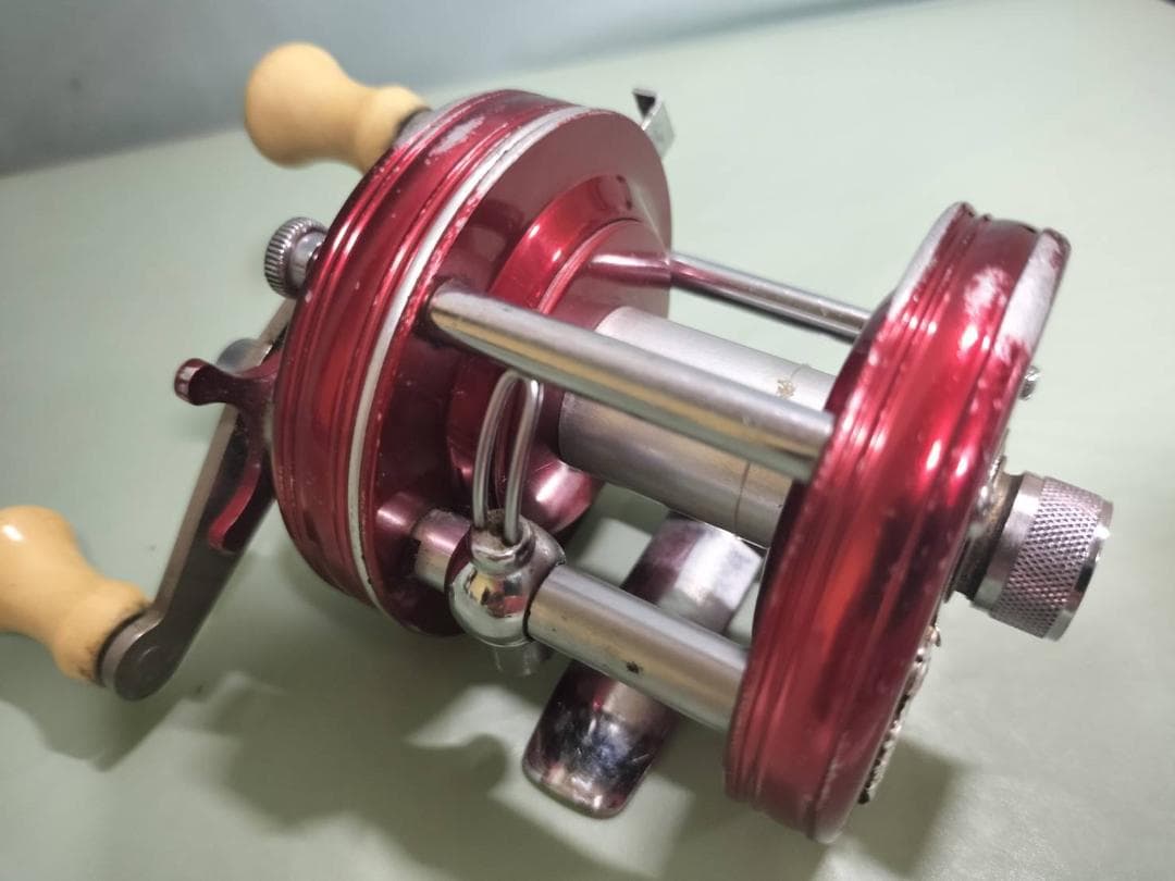 ★アブガルシア　アンバサダー 5０００　ビンテージ　リール レッド