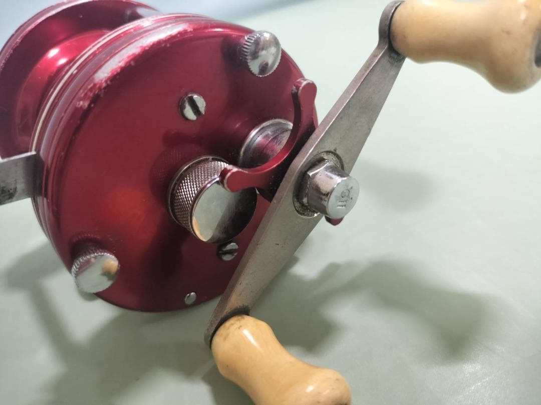 ★アブガルシア　アンバサダー 5０００　ビンテージ　リール レッド