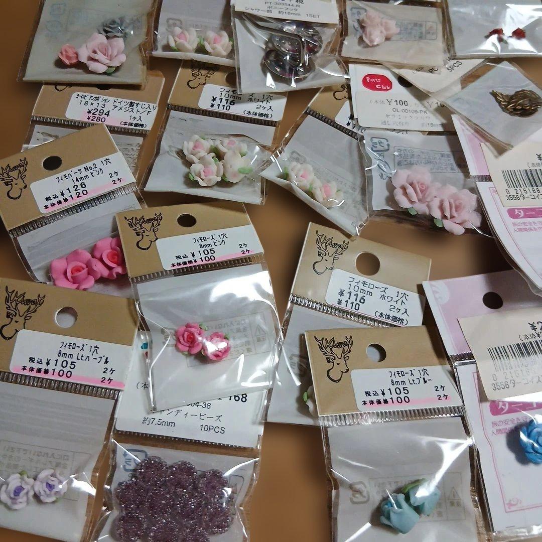 2番。花系パーツ.ターコイズ。