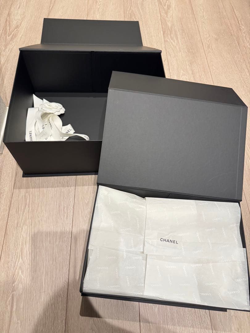 CHANELシャネル ギフト空箱 大・小2コセット　マグネット式