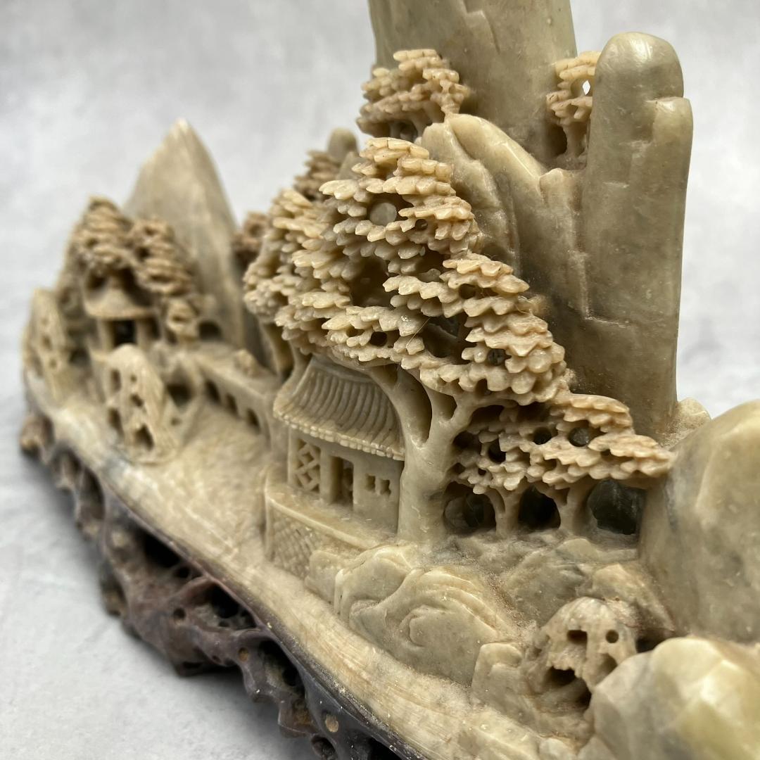 寿山石の彫刻　楼閣山水風景　ジオラマ　中国美術　天然石　水雕　ガラスケース付き