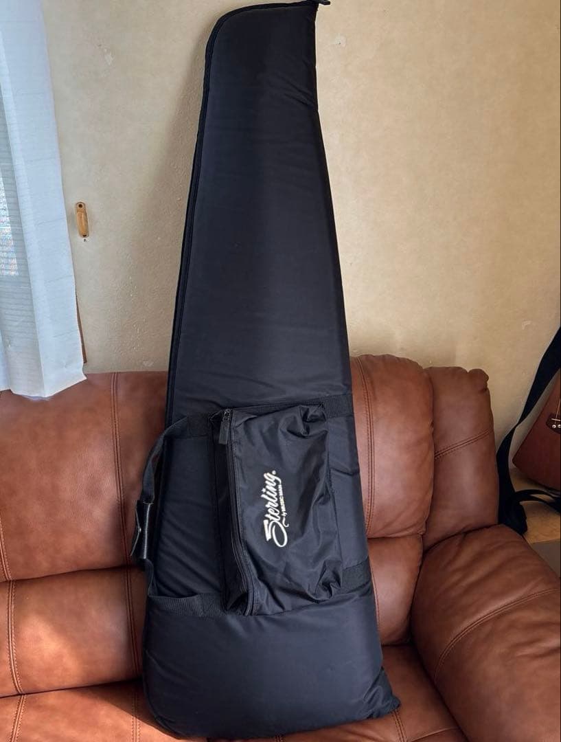 エレキベース ブラック　Sterling Ray34