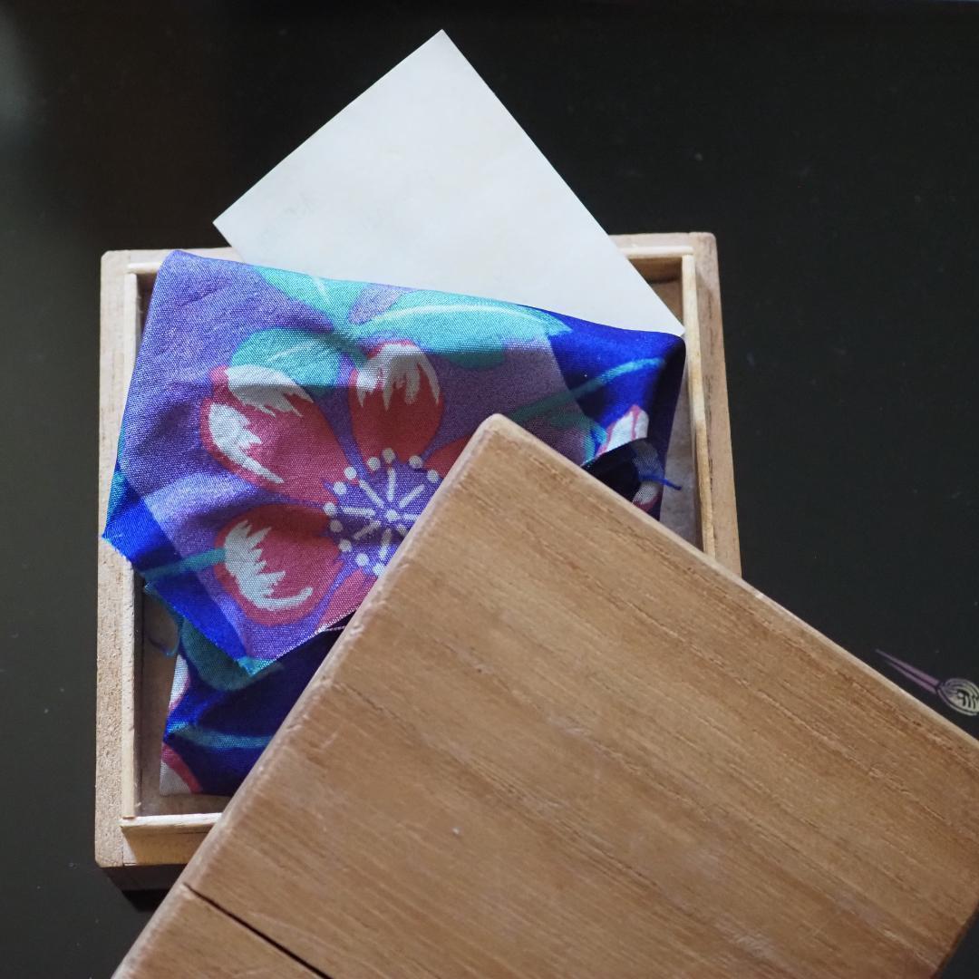 骨董品　アンティーク品　赤珊瑚　薔薇　お守り　古物　時代物　コレクション