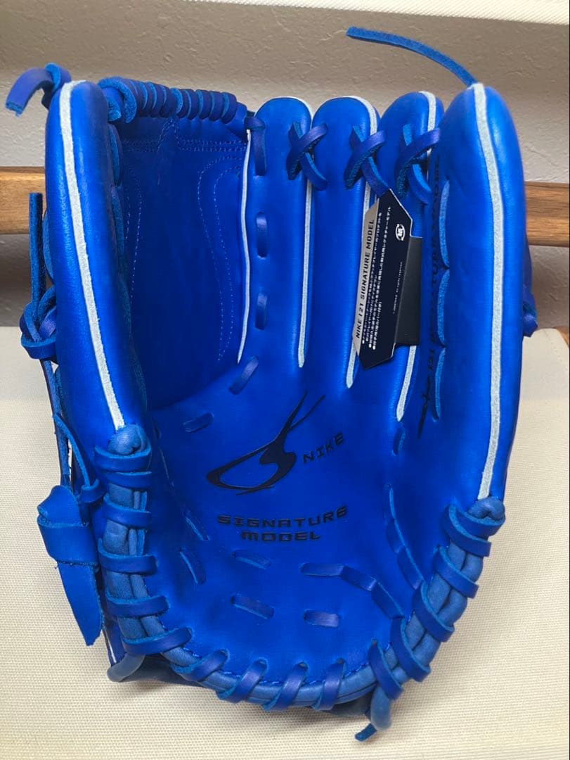 新品未使用品　ナイキ　軟式グローブ　投手用　岩隈モデル