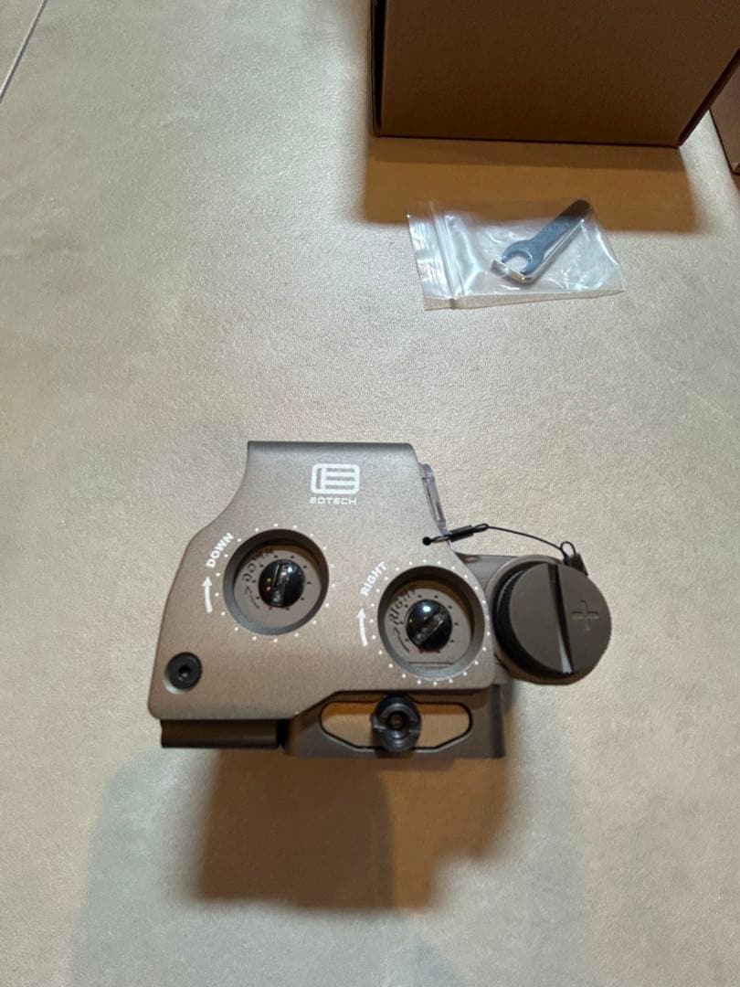 EVOLUTION GEAR製マグニファイア ドットサイトFDEカラー