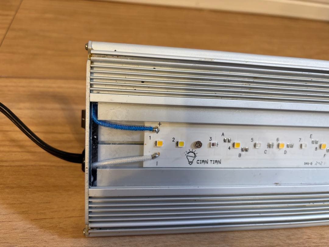 アクロ TRIANGLE LED GROW 60cm ２本セット