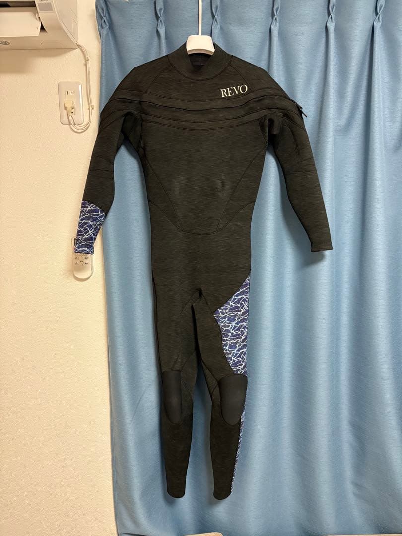 REVO ウェットスーツ