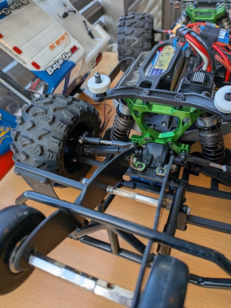 トラクサス SCT 4WD オプションパーツ付き　プロポも付きます。