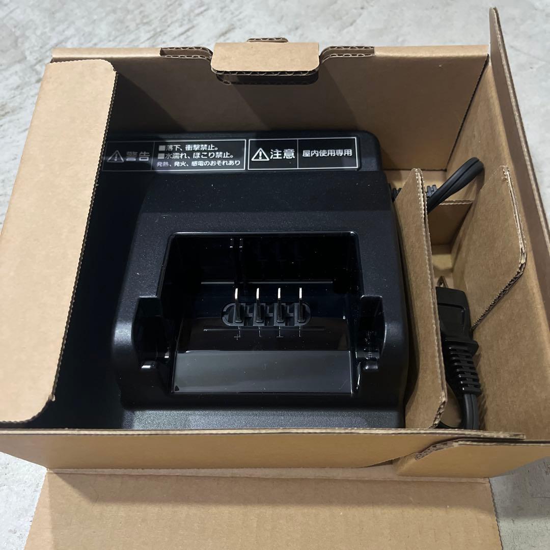 未使用　Panasonic NKJ074Z バッテリー充電器