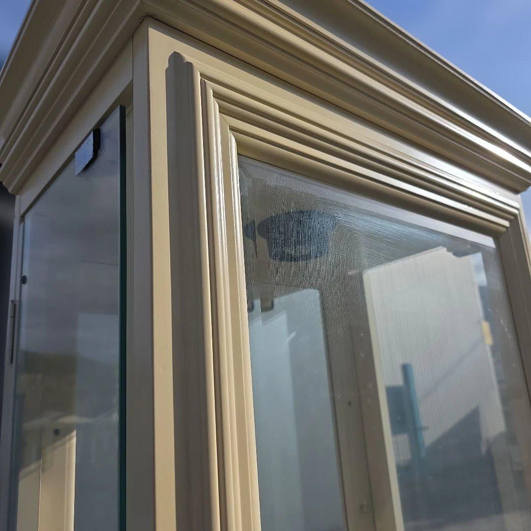 ガラスキャビネット　ガラス棚　飾り棚　アンティーク調