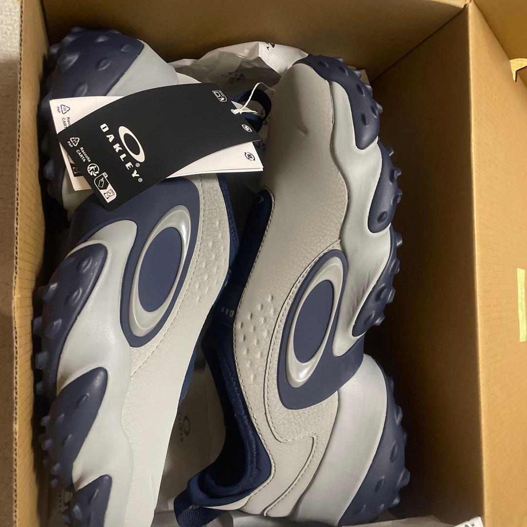 オークリスニーカー新品未使用タッグ付き26.5