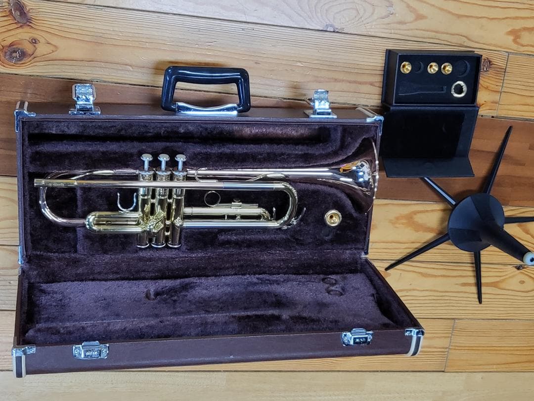 YAMAHAトランペット YTR3320 本体とケース、スタンド付属