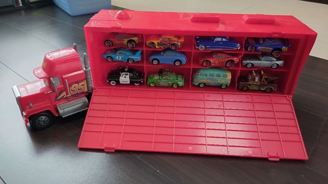 廃盤トレーラー付きカーズ ミニカーセット