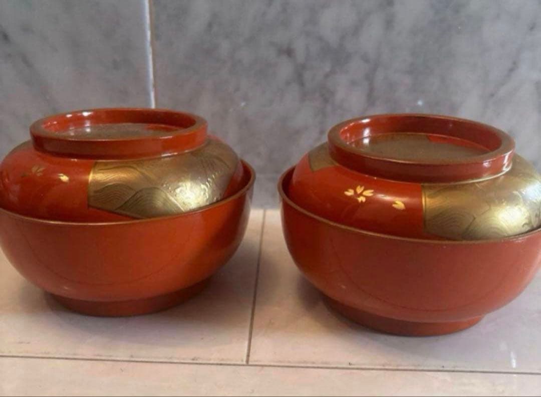 鶴や松竹梅が美しくふんだんに使われた金彩が美しい絢爛豪華な蒔絵の木製輪島お椀2客