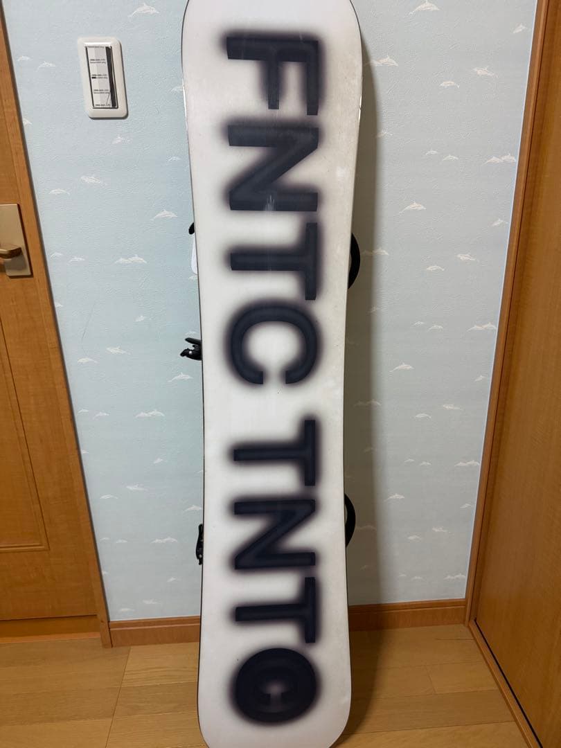 FNTC TNT ホワイトブラック ビンディング付き 147cm