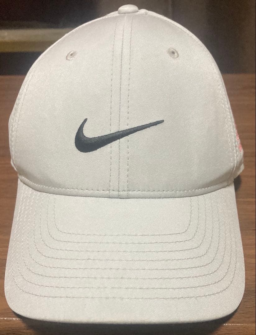 ロイヤルハワイアン限定　ナイキキャップ　グレー　ピンク刺繍